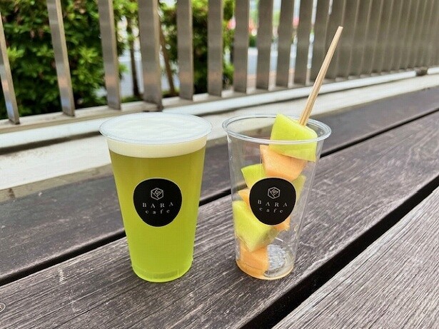 「メロンビール」(左)と「カットメロン」(右)