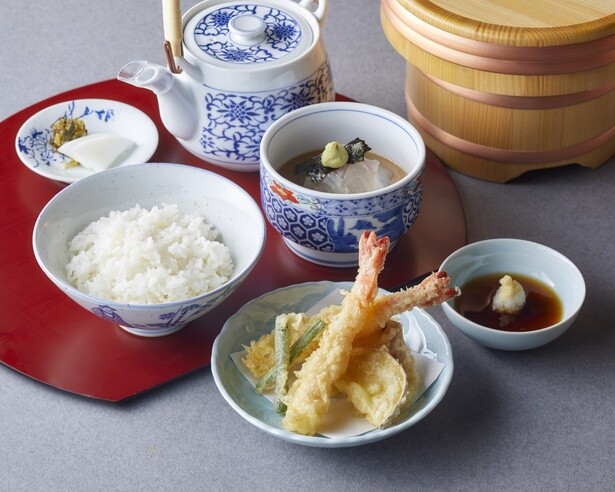 ランチ限定の鯛茶天ぷらハーフセット(2530円〜)