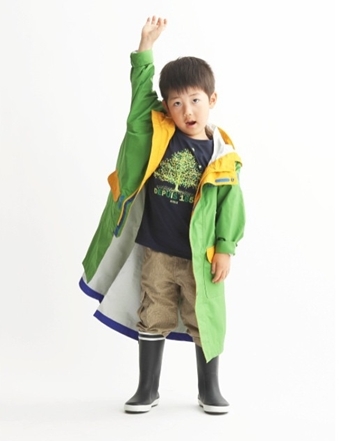 エーグルのレインブーツを履いた男の子のコーデ画像