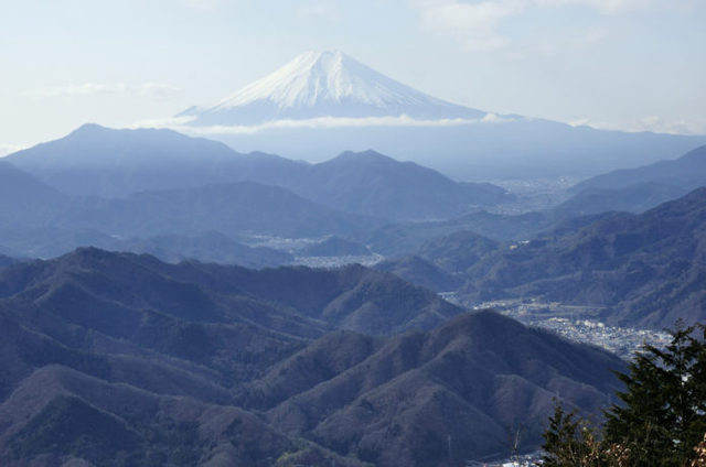 百蔵山山頂から見た富士山