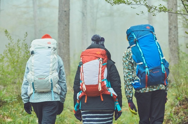 チャムスのグラフトンを背負って登山