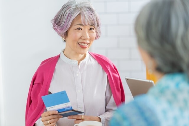 60歳・資産3700万円独身女性「70歳以降に年金を繰り下げ受給するため」定年後にどう運用している？