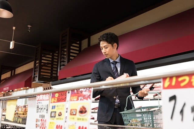 32歳・年収900万円会社員男性が物価高で買わなくなったもの「100グラム200円を超え手が出せなくなった」