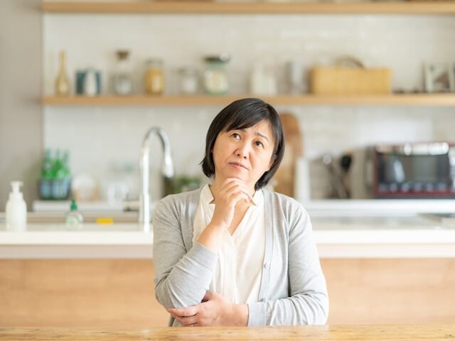 60歳の女性。週3日6時間ずつ働いています。週20時間以上働くと会社の社会保険に入らなければいけない？