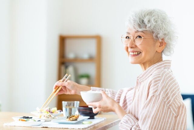 64歳女性・資産1億8500万円「自分では絶対に買わない魚沼産のコシヒカリが届く」物価高にうれしい株主優待銘柄は？