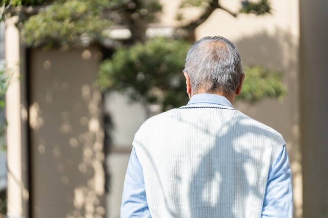 月の年金約12万円「誰にも気づかれず孤独死するのかな、という恐怖に近い気持ち」69歳男性が老後に語った後悔