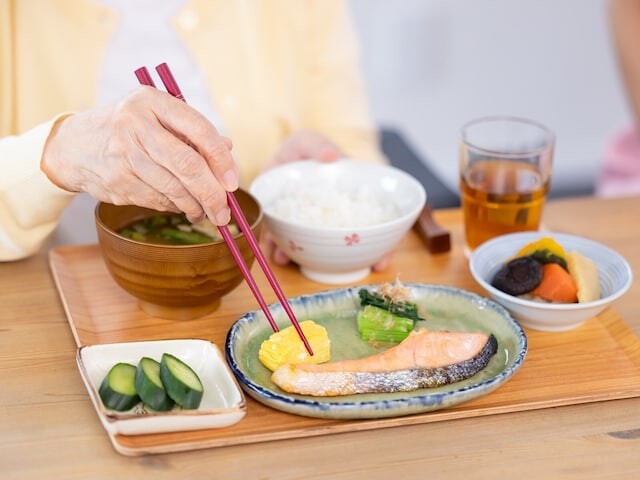 「焼き魚は身をほぐさないと食べない」「地域サークルで人を見下す」義母との同居がキツすぎる