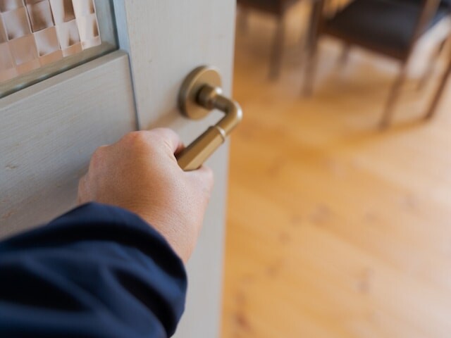 見たことのない妻の姿に呆然……こっそり帰宅した夫が見た妻の「ありえない本性」とは