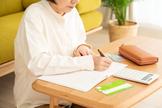月の年金7万5000円「年金支給額がだんだんと減らされている感じがする」65歳女性のリアルな年金生活