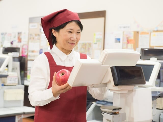 パート年収120万円の60代主婦です。毎月、給与から社会保険料はいくら引かれますか？