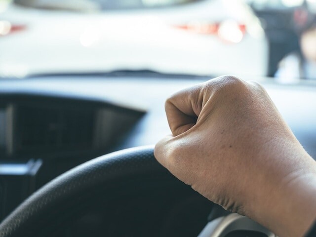 「恐怖を感じました」「はっきり言って迷惑」危険運転をする高齢者ドライバーに感じたリアルな声