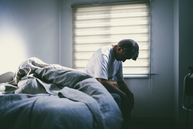 貯蓄を毎月6万円取り崩し。66歳男性の年金5万6000円生活「もっと真面目に老後を考えれば…」