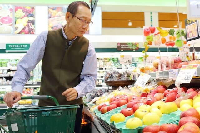 年金月12万2000円だけでは「少なすぎて生活できない」66歳男性が週2回している仕事とは？