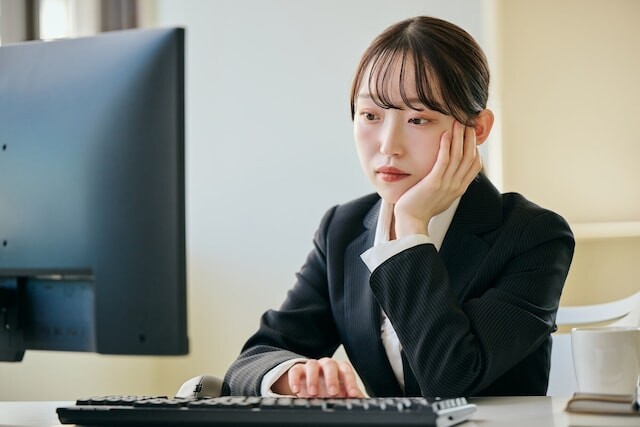 Q. 「男性よりも女性の方がうつになりやすい」って本当？【精神科医が回答】