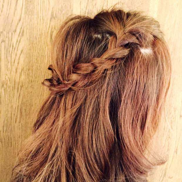 超簡単でかわいいハーフアップ！三つ編みで作るくるりんぱヘアアレンジのやり方