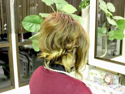 ボブ～ミディアムヘアさん向け！襟足に沿ってツイストするだけで完成まとめ髪アレンジ
