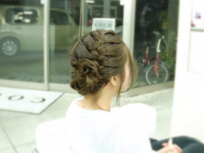 テクニックてんこもり！編み込み＋ねじり編み込みのアップヘアで上品にいきましょう♪