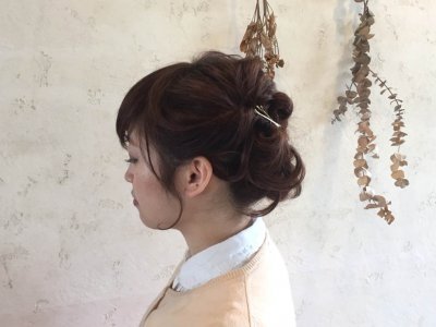 ヘアピンなしでもお団子アップは作れる♪くるりんぱだけで作るアップヘアアレンジ