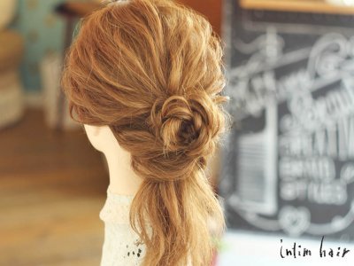 アクセサリー要らずのお手軽ヘアアレンジ！フラワーポニーテールはいかが？