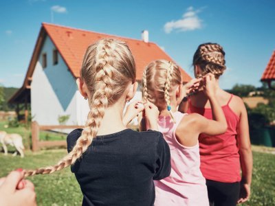 これができれば間違いなくヘアアレンジ上級者！「平四つ編み」の編み方