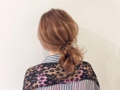 忙しいときも楽してこなれる。超カンタンにつくれるひとつ結びヘアアレンジ