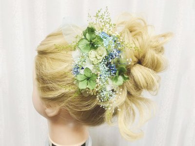 ブライダルやちょっとしたお呼ばれにピッタリ！ パーティー仕様の華やかお団子ヘアスタイル