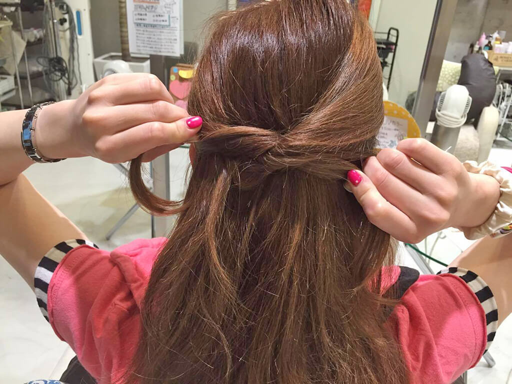 簡単！ノットヘアーアレンジの手順