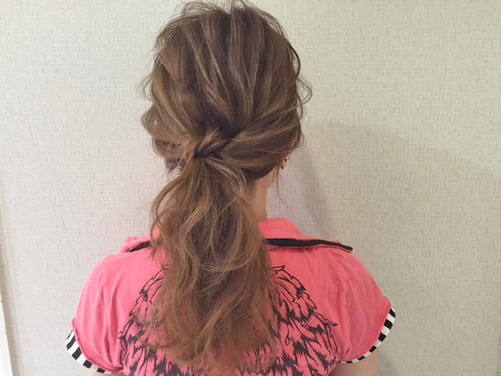 夏休みの旅先でも作りやすい♪簡単ノットヘアー