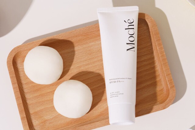 ムースからパウダーに変わる「Moche もち肌パウダリーUV」