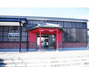 歴史的建造物を模した駅舎！味があります！！