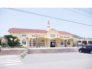 駅舎に十字架が！！歴史を感じますね〜^0^