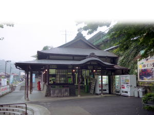 この時代にこんな個性的駅舎が建てられた理由とは？！