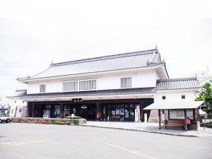 島原城が駅舎に？！クオリティが高い立派な駅舎♪