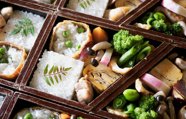 小豆島の伝統を守るために、家族や友人と一緒につくる「わりご弁当」