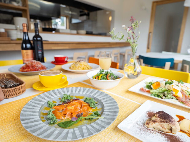 長野県白馬村に、蕎麦屋をリノベーションしたイタリア食堂がオープン