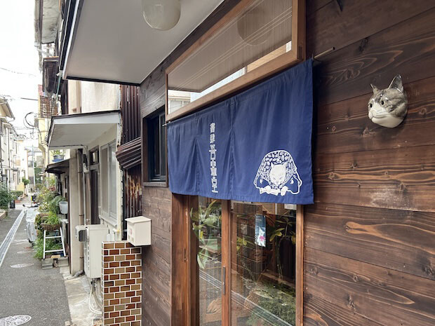路地裏にたたずむ猫のように。12年目を迎える猫本専門書店「書肆吾輩堂」のこれから