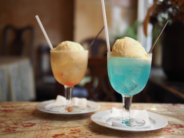 ミルキーカラーのクリームソーダが人気！吉祥寺のレトロクラッシックな喫茶店「ゆりあぺむぺる」