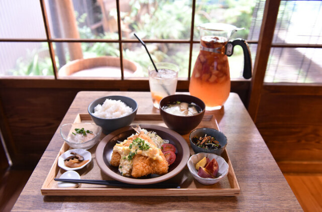 日本家屋を改装した一軒家で、心も体も満たされる食事を／谷中「TAYORI」