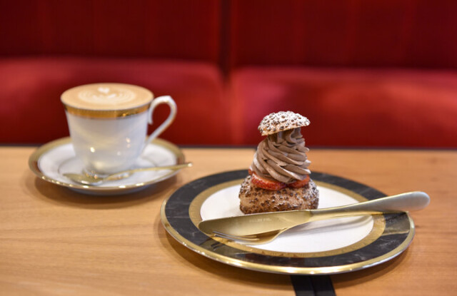 焼き菓子とコーヒーで過ごす大人のカフェタイム。話題のおしゃれスポット・蔵前の「喫茶半月」