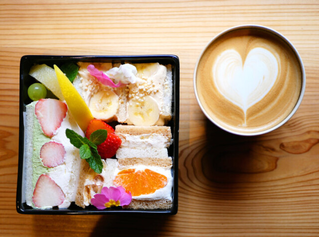 京都・東山のお屋敷カフェ「The Unir」で、とっておきのフルーツサンド重を