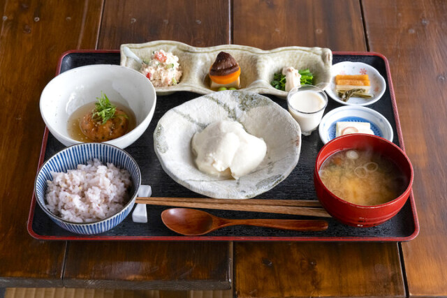長瀞でのお昼ごはんは、自家製の豆腐ランチとおからドーナツがおいしい「お豆ふ処 うめだ屋」へ