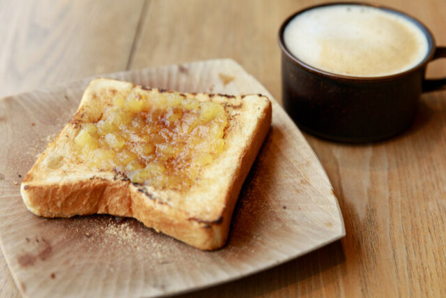 松本の朝は「栞日」のモーニングからスタート。1度食べたら忘れられない絶品トーストを味わってみませんか？