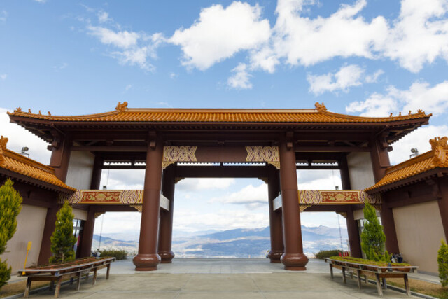 まるで天空に浮かぶ城のよう！？伊香保にある台湾のお寺「佛光山 法水寺」で絶景を楽しむ旅へ