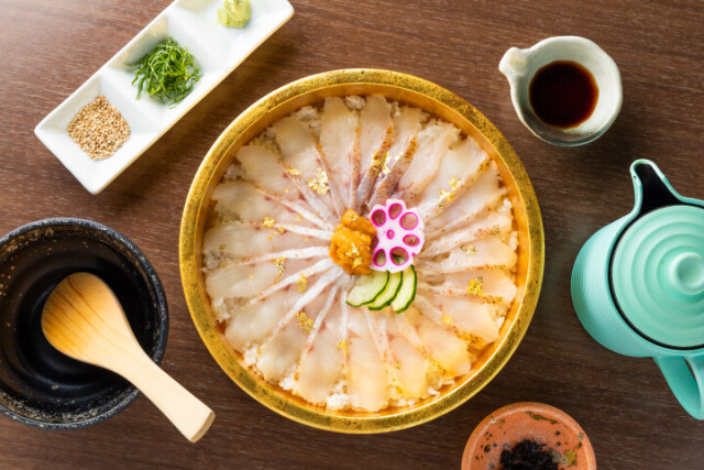 金沢の海の幸を丼ぶりで味わう♪ 活気ある近江町市場の食処「鮮彩えにし」