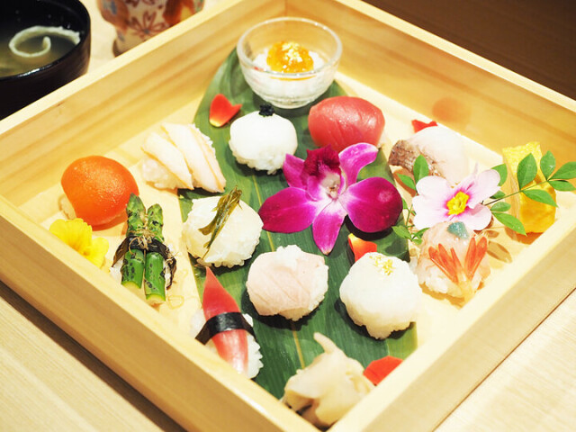 ころころ、かわいい手まり寿司ランチを♪ 金沢の築80年の町家で味わいくつろぐ「寿司 一船」