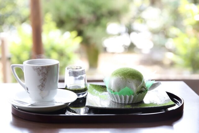 世界遺産・二条城内にある、日本庭園を望める和カフェ「茶房 前田」