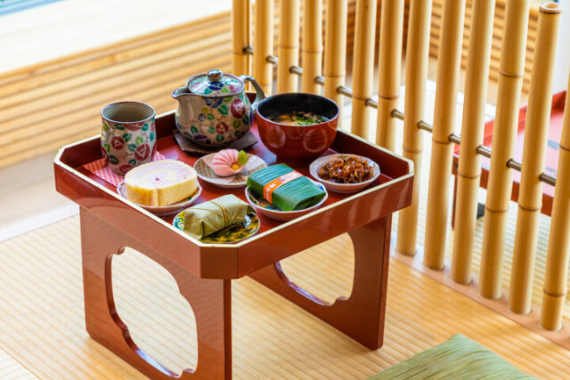 かわいい豆皿にちょこんと乗せた銘菓やお寿しを楽しむ石川県・金沢城公園内にある和カフェ「豆皿茶屋」