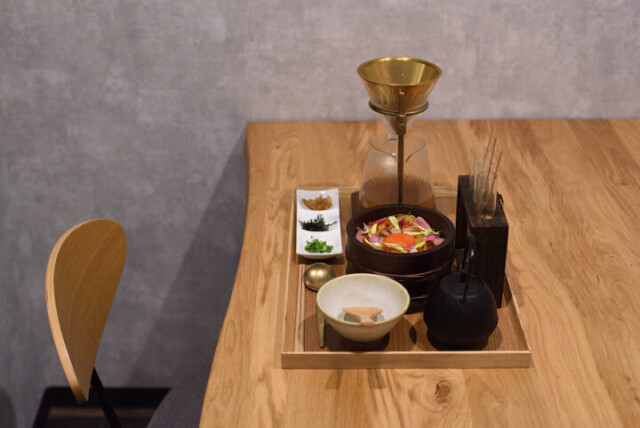 だし茶漬けで〆る、京都祇園にある鴨のひつまぶし専門店「Gion Duck Rice」