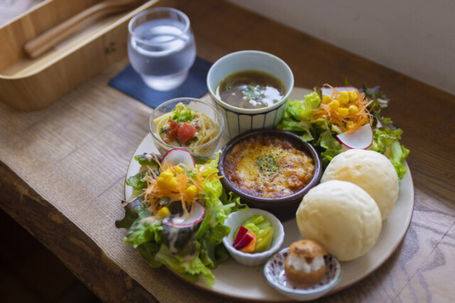 毎日15食限定の野菜たっぷりランチが大人気！神戸・六甲のカフェ「吹上の森 六甲店」