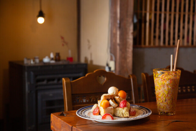 滋味豊かな会津の恵みにホッとするレトロな古民家カフェ「食堂つきとおひさま」
